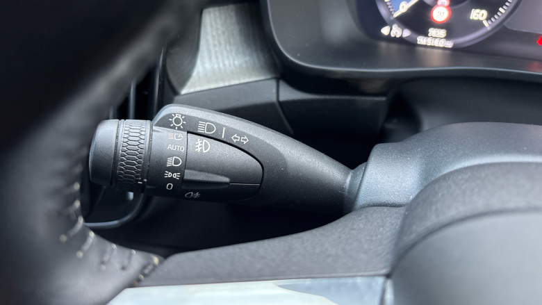 Volvo Xc40 2.0 B4P Inscription Pro 5dr Auto Petrol Estate